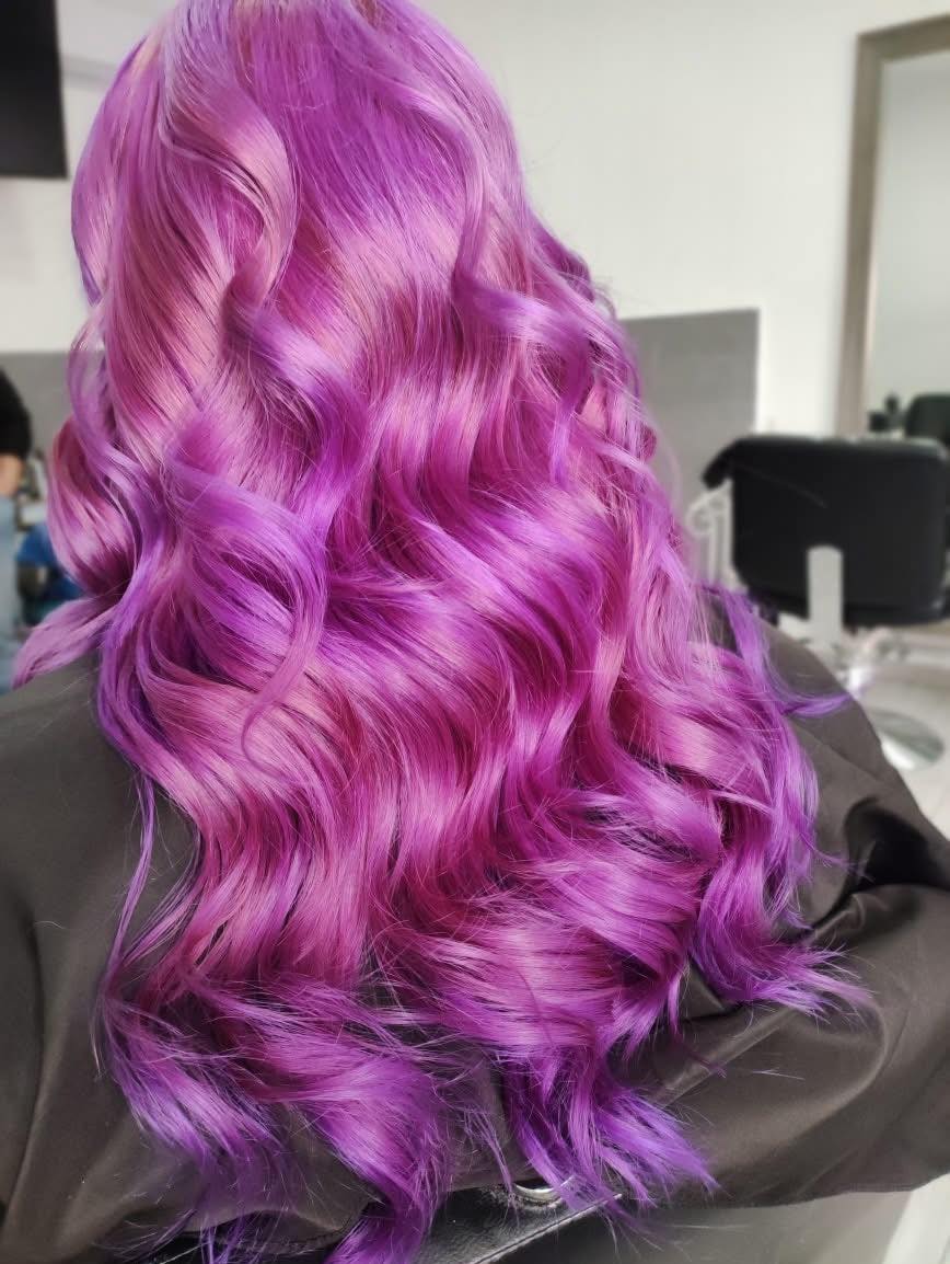 Servicios de coloración de cabello: mechas, balayage, tintes